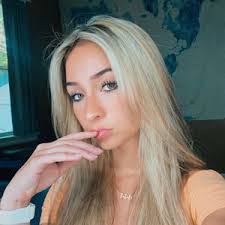 Christina Monge's Instagram, Twitter & Facebook