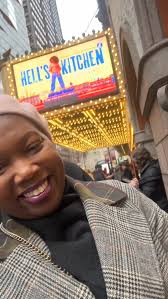 The ultimate Chicago night out for this theater lover is always dinner and  a show. @atwoodchi inside @staypineapple is just steps from the theatres.  They have a new prix fixe menu available.