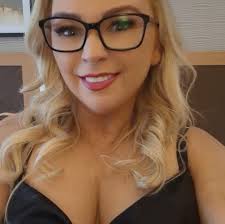 Hey all, Me and my partner is going to Roma now the 25th of March. Would  anyway recommend a nice restaurant with a view for me and my partner. Also  what's the