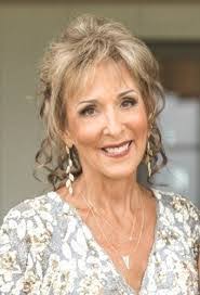 Diane Lynne's Instagram, Twitter & Facebook