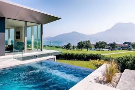 Schwimmbecken Mit Uberlaufkante Und Granitgrauer Poolfolie Schwimmbecken Pool Schwimmteich