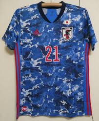 2020年東京五輪でサッカー日本代表が着用する新しいユニフォームが発表されました。 初めて 迷彩柄が採用 されa代表や世代別の代表ともに着用することになります。 ダサいとの声も多く上がっており話題になっています。 しかし、なぜいきなり 迷彩柄 が採用されたのでしょうか？ 2019ï½°22 ã‚µãƒƒã‚«ãƒ¼æ—¥æœ¬ä»£è¡¨ 2020ãƒ¢ãƒ‡ãƒ« ãšã¼ã‚‰æ—¥è¨˜ æ¥½å¤©ãƒ–ãƒ­ã‚°