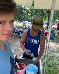 The original event “guy” Cowboy Hat Matt, aka Strawberry Matt. Still  showing those scooping skills after all these years, @ his own event. Names  Of The Day- FORD & CAROLINE Stop by