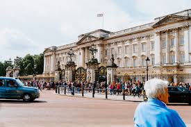In happier times both prince charles and princess diana splashed about in the pool teaching william and harry to. Inside The Rooms Of Buckingham Palace Fun Facts Attractiontickets Com