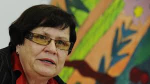 Od července 2013 do ledna 2014 byla ministryní spravedlnosti ve vládě jiřího rusnoka, v říjnu 2013 byla zvolena poslankyní za čssd. Ministr Spravedlnosti Knezinek Podal Demisi Nahradi Jej Marie Benesova Ct24 Ceska Televize