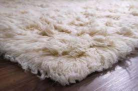 Zwischen jeweils zwei kettfäden wird ein vierkant aus stahl gelegt, der die spätere florhöhe bestimmt. Steffensmeier Flokati Teppich Qualitat 2000 Kaufland De