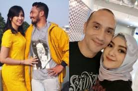 Tak hanya markoneng, istri gary iskak juga sempat mengunggah foto. Deretan Pasangan Seleb Yang Batal Cerai Malah Makin Mesra Matamata Com