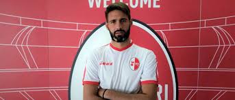 Presentate le nuove maglie bari, caratterizzate da un mix tra tradizione e novità, realizzate dallo sponsor tecnico kappa: Le Maglie Del Bari Calcio I Galletti Biancorossi