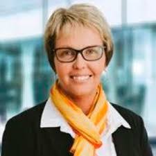 Julie Hooper's Instagram, Twitter & Facebook