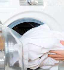 De l'alcool à 90°, de l'alcool à brûler, de l'ammoniaque ou de l'acétone. Enlever Une Tache D Encre