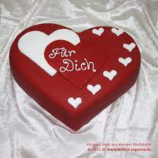 Zum valentinstag können sie leckere kuchen und andere süßspeisen backen. Valentinstags Torte Fur Dich Kolner Torten Express Wir Liefern Kuchen Torten Und Belegte Brotchen In Koln