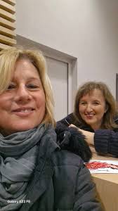 Bonjour :) petite photo de Anne en étant toute Jeune!! bisous belle journée  à tous Anne Roumanoff 😘🌼💋