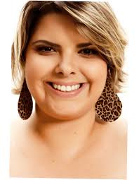 This short hairstyle might take a little more work to do in the morning, but while this hairstyle was a bit trendier a year or two ago, it can still work to hide a round face. Understanding The Background Of Hairstyle For Round Chubby Face Hairstyle For Round Chubby Face Natural Hairstyles Theworldtreetop Com