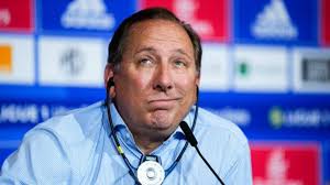 Lyon é punido com transfer ban e "rebaixamento provisório"