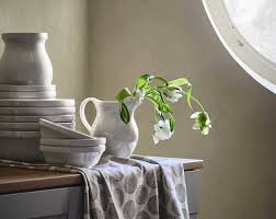 Inspiriert Von Kunstlern Der Vergangenheit Die Limitierte Dekorera Kollektion Von Ikea Kerzenstander Schwarz Ikea Kleine Wohnung Einrichten