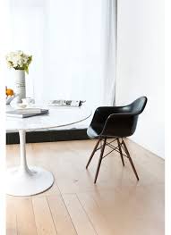 Replica Eero Saarinen Tulip Dining Table Round Marble With Replica Eames Daw Armchair Fibreglass Tulip Dining Table Round Dining Table Eames Chairs