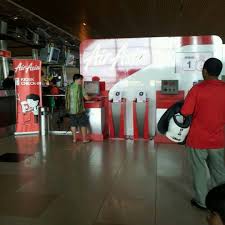 Jika anda tiada akaun, anda boleh saja tukar tiket di kaunter lapangan terbang atau boleh berurusan dengan ejen tiket. Airasia Kuching Flight Operations Kuching International Airport