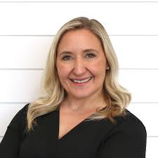 Kellie Hoeffel's Instagram, Twitter & Facebook