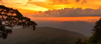 Gunung mulu national park is located in sarawak, malaysian borneo and is also a unesco world heritage site. 7 Gunung Di Johor Ini Tawar Lihat Panorama Sang Suria Yang Indah Newbie Pun Boleh Sampai Libur