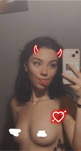 Little pre shower selfie 😩 I know you want to see my barely legal body  uncensored 💓