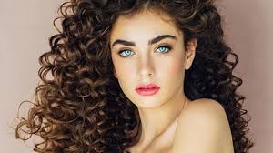 “per capire come fare i capelli mossi da casa, partiamo dal presupposto che prima bisogna analizzare il riccio. Come Fare I Capelli Riccissimi Tecniche E Consigli