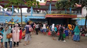 Jawa barat merupakan sebuah provinsi yang berada di bagian barat pulau jawa, dengan ibukotanya adalah kota bandung. H 1 Lebaran 2019 Jumlah Pengunjung Kolam Renang Tirta Indah Majalengka Tembus 10 Ribu Tribun Jabar