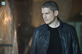 Photos The Flash Season 2 Promotional Episode Photos Episode 2 03 Family Of Rogues F Wentworth Miller Wentworth Miller Prison Break Leonard Snart