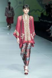 Banyak sekali ragam dan bentuk budaya jawa barat khususnya sunda yang sangat khas. Ipmi Trend Show 2015 Ghea Panggabean The Actual Style Model Pakaian Hijab Gaya Busana Model Baju Wanita