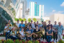 עיריית רחובות עורכת תחרות בין כל הבניינים בעיר, ומחפשת את זה שמקושט בדגלי המדינה ובאלמנטים נוספים באופן היפה ביותר. 8mjypnlegqb7om