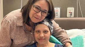 Elizabeth Tomas's Instagram, Twitter & Facebook