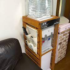 娘がつかまり立ちを始めたくらいから イタズラの標的になったウォーターサーバー 我が家のキッチンには置けるスペースがなく リビングに置くしかありません お湯はロックがありますが 万が一のこともありますし お水は簡単に押すだけで出てしまう お水