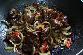 Kenikmatan dari paduan daging udang dan rasa saus tiram yang khas membuat anda tidak bisa menolak untuk kembali. Daging Goreng Sos Tiram Azie Kitchen