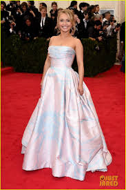 Pin By Niana Berwick On Celebrity Fashion Met Gala 2014 Celebrity Dresses Nice Dresses