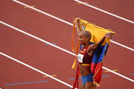 Yulimar rojas rompe el récord mundial de salto triple y gana la medalla olímpica de oro en tokio. Wyyeah0v0 Wqvm