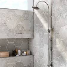 Le Gris Pour Du Carrelage Hexagonal Salle De Bains Gris Et Bois Salle De Bain Grise Carrelage Hexagonal