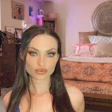 Heather Cordle's Instagram, Twitter & Facebook