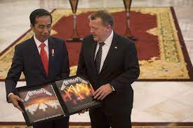 Previously he was mayor of surakarta from 2005 to 2012 and governor of jakarta from 2012 to 2014. Indonesian President Joko Widodo Received The Most Metal Gift Ever I Love Classic Rock