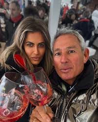 Fabulosa, Mariola Hoyos, ex vicepresidenta del Valencia CF, expresidenta de  la Fundación VCF e hija del recordado Melchor Hoyos, ha disfrutado este fin  de semana en Baqueira junto a su marido Oscar