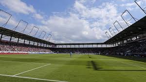 Maße von spielfeldern einzelner sportarten. So Gross Sind Die Spielfelder In Der Bundesliga