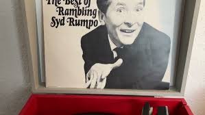 Kenneth Williams Sings 'Ma Crepe Suzette' Live