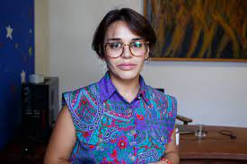 Karina estudió ciencia política en la universidad católica silva henríquez entre los años 2004 y 2010. Karina Oliva La Candidata Feminista Que Se Impuso A Depolo Y Cumplido Y Que Representara Al Frente Amplio En La Eleccion Para Gobernador De La Region Metropolitana La Tercera