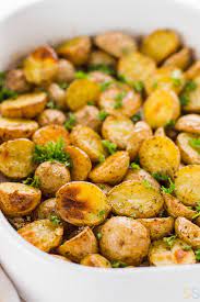 These Oven Roasted Potatoes Are Crispy On The Outside Buttery Soft On The Inside And Make The Perfect Oven Roasted Potatoes Vegetarian Side Dishes Oven Roast