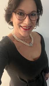 Shari Marcus's Instagram, Twitter & Facebook