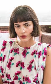 Couper régulièrement les pointes, fines et cassantes, permet aussi de gagner un peu plus de volume. Quelle Coupe Adopter Quand On A Les Cheveux Fins Madame Figaro