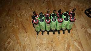 Diy How To Rebuild Your Old Rechargeable Battery Packs Battery Pack Lithium Ion Batteries Rechargeable Batteries