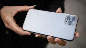 Im mcenery convention center in san josé (kalifornien) sollen laut vielen spekulationen das iphone 9/xc, iphone xs plus und iphone xs vorgestellt und anschließend. Iphone Patent Kommt Jetzt Ein Ganz Neues Apple Smartphone Auto Und Technik Gq