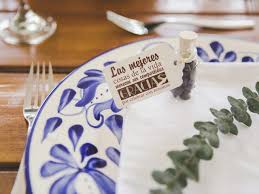 Es común preguntarnos como agradecer a alguien que nos ha ayudado o sido una figura importante en nuestra vida. Ideas Y Frases De Agradecimiento A Invitados De Boda