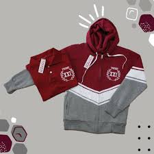 💣🖤 Arrancamos la semana con todo!! 🖤💣 👉 Estos diseños de campera y  chomba son de los más pedidos por los egresados 👈 Mirá lo lindos que  quedan con estos colores 😍