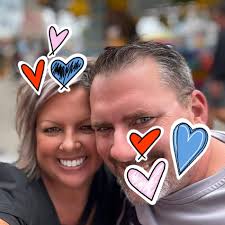 How to prevent algae growth and maintain chlorine levels in a pool during  hot weather?