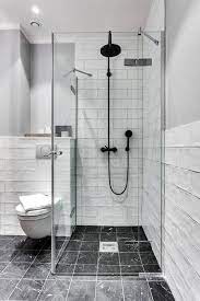 Jika kamu ingin desain kamar mandi yang klasik juga terkesan ceria, maka tipe desain kamar agar desain kamar mandi tampak tegas, kamu bisa menyusun potongan keramik menjadi sebuah gambar. Desain Kamar Mandi Ukuran 1x1 Biaya Murah Konsep Industrial Minimalis
